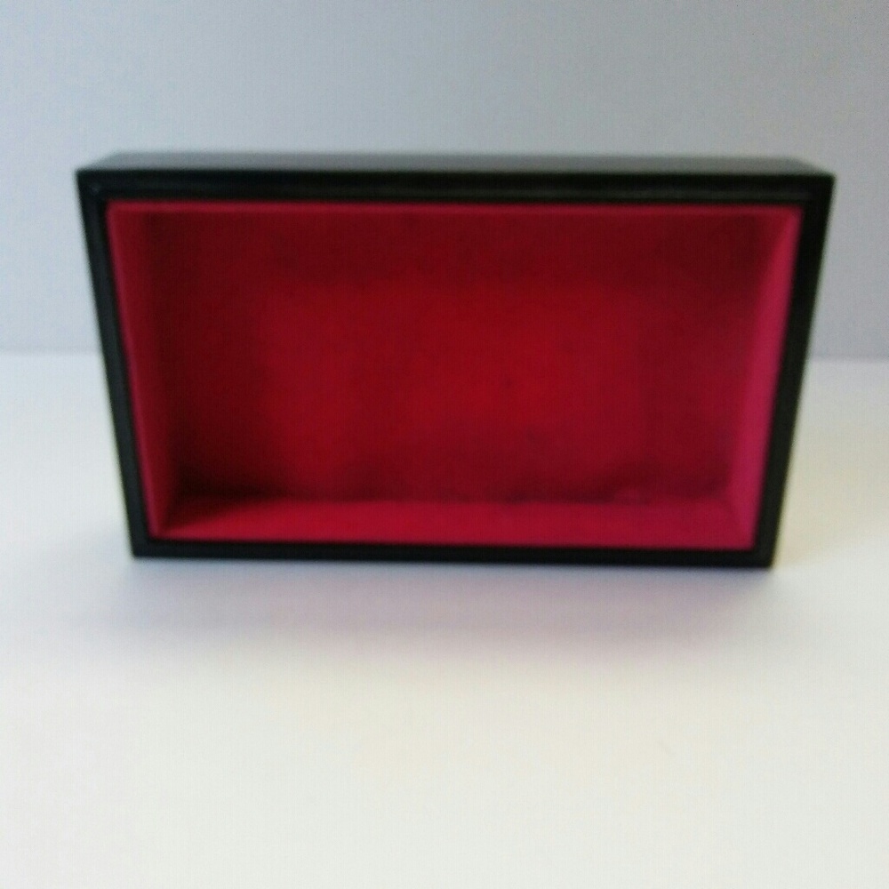 Vintage 1983 Japanese Lined Jewelry Box with Lid - Picture 2 of 3